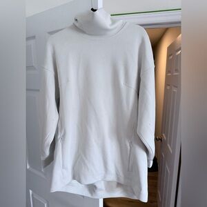 Lululemon model-blend bone colour tunic turtleneck